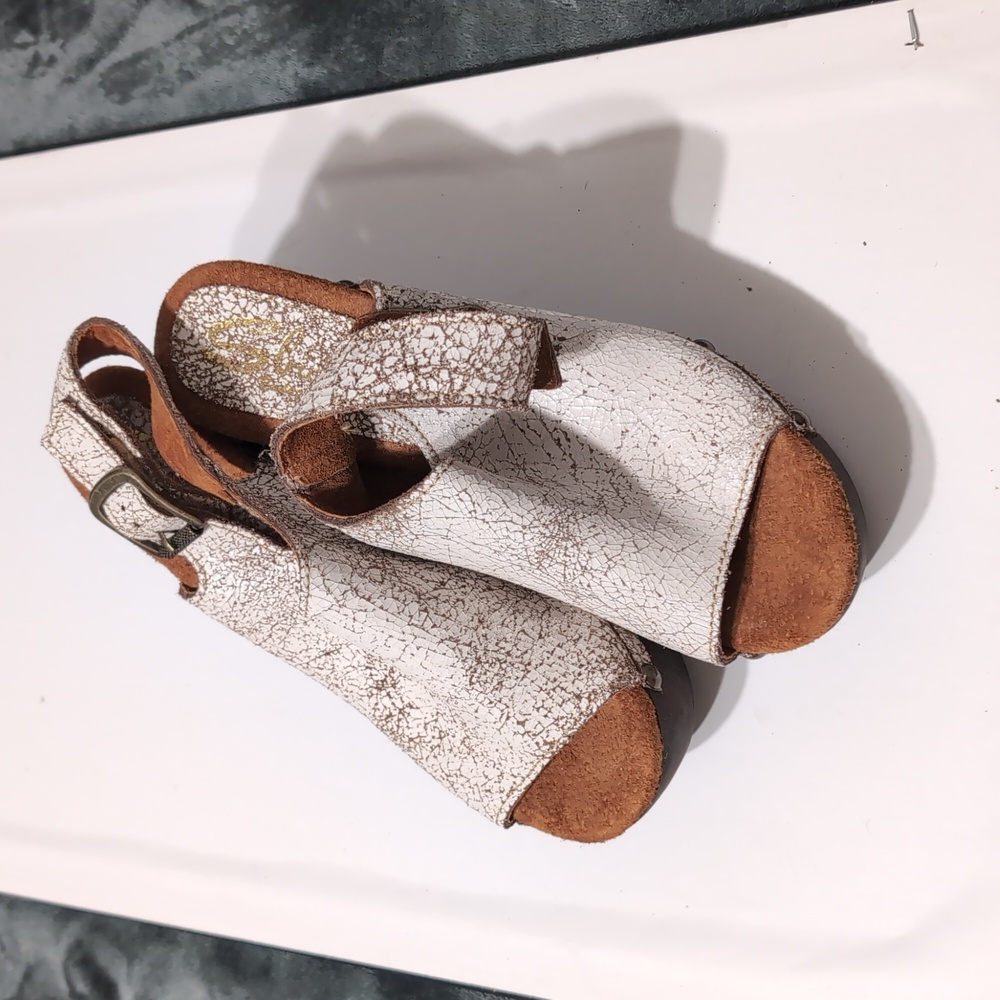 Sbicca Vintage Collection Ablaze Crackled Leather Platform Heels White Size 9